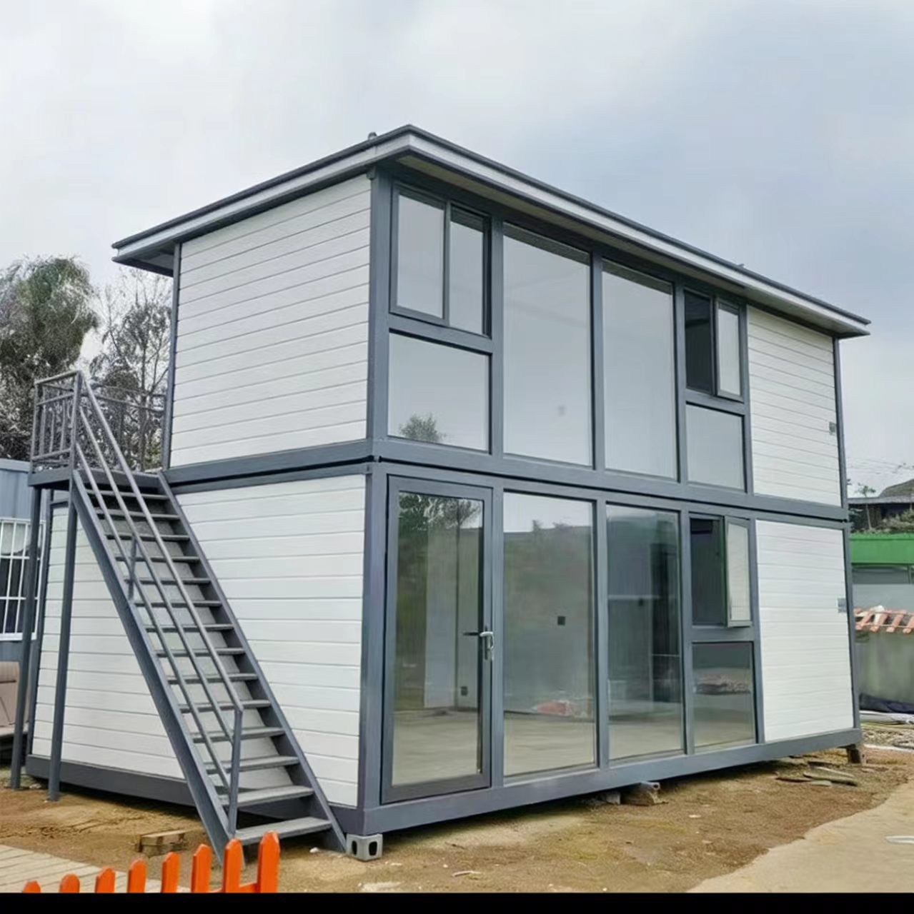 Office Furniture Set - ขายตรงจากโรงงาน บ้านสำเร็จรูปแบบโมดูลาร์ รุ่นสองชั้น มีระเบียง พร้อมเตียงนอนและห้องครัว ราคาประหยัด